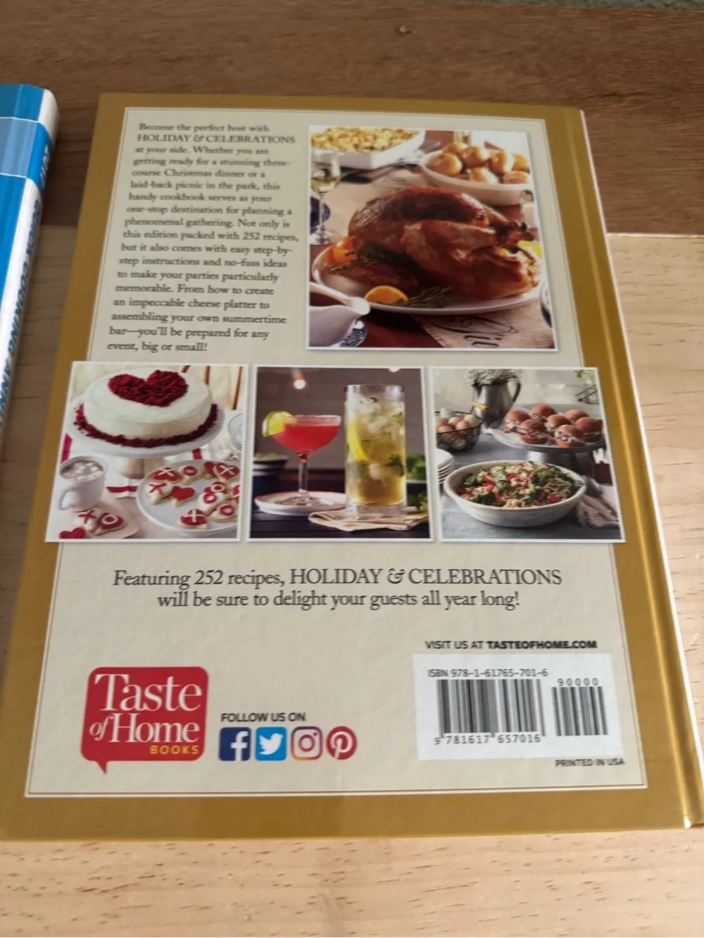 TASTE OF HOME  Quick Cooking & Holiday Celebrations Cookbooks 2017 edition